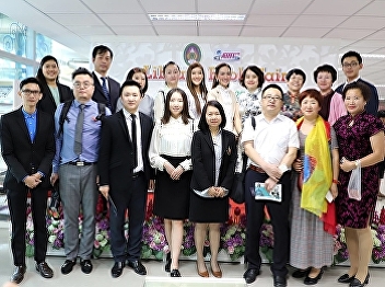 Executives from China are invited to
visit the Academic Resource Center.