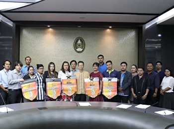 ศูนย์วิทยบริการได้เข้ารับมอบธงรางวัลระดับดีเยี่ยม
อาคารที่มีการรักษาความสะอาดและเรียบร้อยของอาคารได้อย่างมีประสิทธิภาพ
โดยมี ผศ.ดร.โกมล ไพศาล
ผู้อำนวยการสำนักงานอธิการบดี