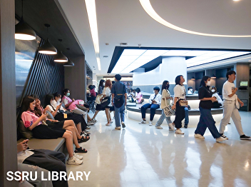 Many people come to use the library
services.