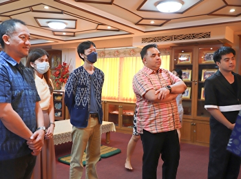 วันที่ 12 มกราคม 2567 ผศ.ดร.คมสัน
โสมณวัตร  รองอธิการบดีฝ่ายบริหาร อาจารย์
ดร.พีระพล ชัชวาลย์
ผู้อำนวยการสำนักศิลปะและวัฒนธรรม
พร้อมด้วยบุคลากรสำนักศิลปะและวัฒนธรรม
เข้าเยี่ยมชมห้องหอจดหมายเหตุ
เพื่อรวบรวมข้อมูลประวัติศาสตร์เรื่องราวต่างๆของสวนสุนันทา