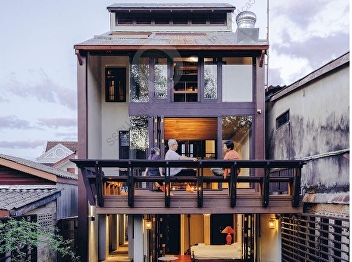 Presenting content about Beautiful Homes
and Decorations Renovating an old city
townhouse into a home everyone wants to
return to; Baan Rak Khlong Bang Phra, a
sanctuary for ancestral worship