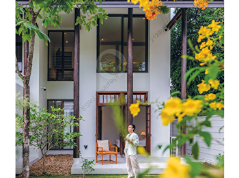 นำเสนอเนื้อหาเกี่ยวกับ
บ้านสวยและการตกแต่ง Verdure Villa
บ้านสีขาวที่สดชื่นด้วยบริบทของสีเขียว
เรือนไทยร่วมสมัยที่ซ่อนตัวอยู่หลังระแนงไม้
พรางตาจากภายนอก รับลมสู่ภายใน
บ้านพอดีที่ออกแบบมาเพื่อกันและกัน
บ้านอบอุ่นในบรรยากาศเชื่อมต่อแบบ Inside
Out