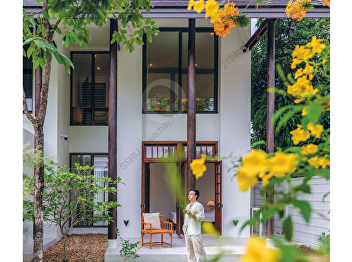 Presenting content about Beautiful homes
and Decorations Verdure Villa, a
refreshing white house with a green
context